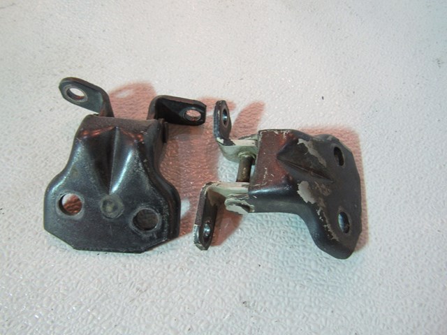 2008 Subaru WRX Front RH Passenger Door Hinge
