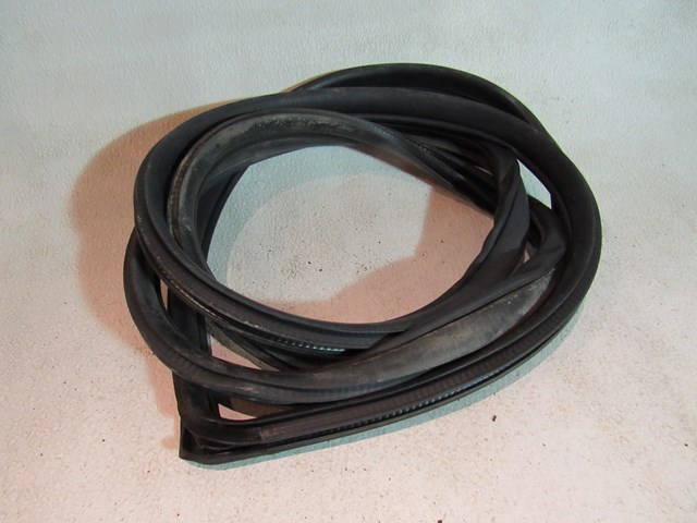 2008 Subaru WRX Front RH Passenger Door Seal