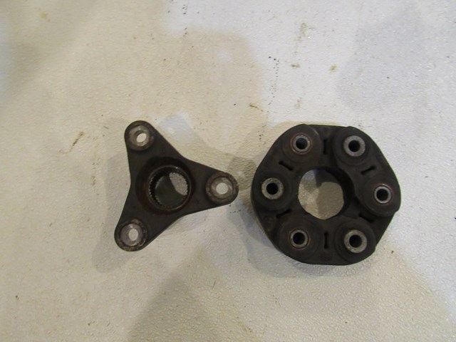 2006 BMW M5 SMG Transmission Output With Guibo/Driveshaft Bushing  2 282 573