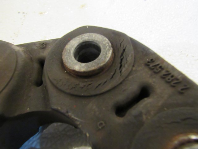 2006 BMW M5 SMG Transmission Output With Guibo/Driveshaft Bushing  2 282 573