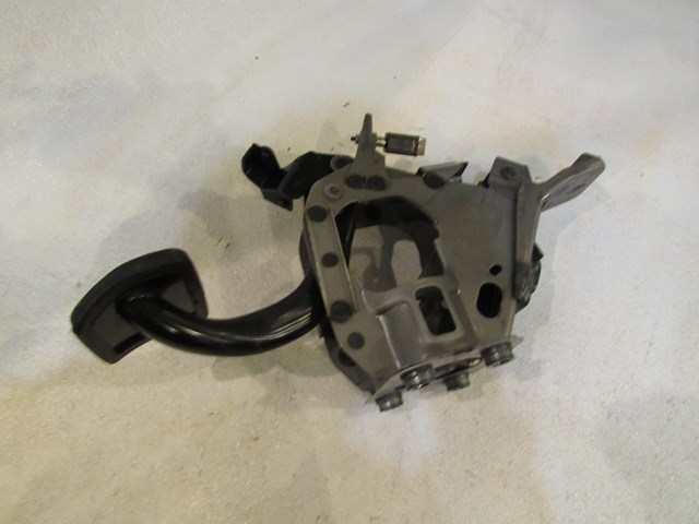 2012 Infiniti G37 Coupe AT Brake Pedal