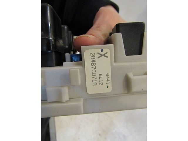 2007 Nissan 350z IPDM Fuse Box 284B7CD71A