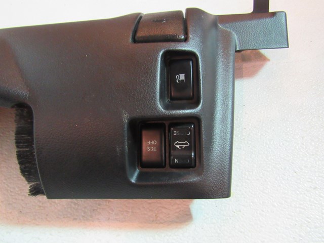 07 Nissan 350z Convertible LH Under Steering Dash Panel Buttons