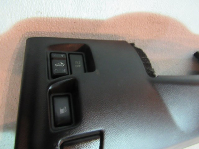 07 Nissan 350z Convertible LH Under Steering Dash Panel Buttons