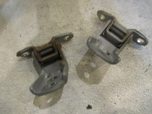 2007 Nissan 350z Convertible LH Driver Door Hinges