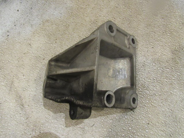 2007 Nissan 350z LH Driver Engine Bracket