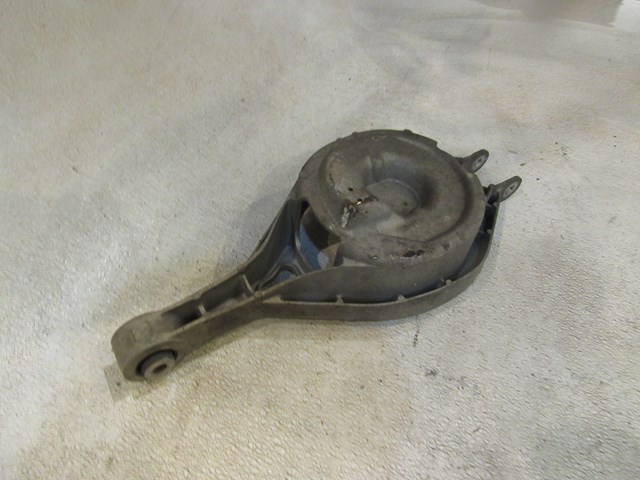 2007 Nissan 350z Rear LH Lower Control Arm Spring Cup