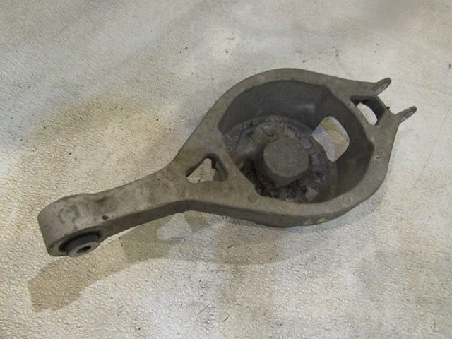 2007 Nissan 350z Rear LH Lower Control Arm Spring Cup