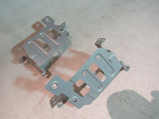 2007 2008 Infiniti G35 Sedan Radio Bracket Set 