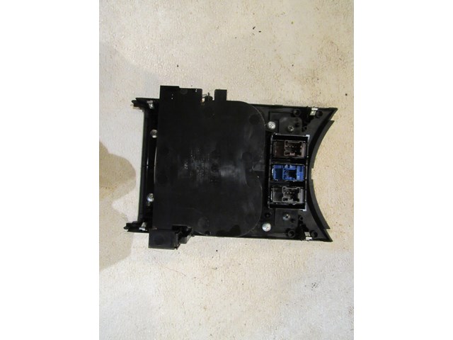 2007 Infiniti G35X Sedan Cup Holder With Switches 