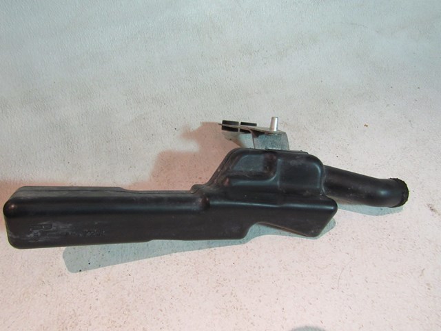 2007 2008 Infiniti G35 Sedan RH Passenger Air Intake Resonator