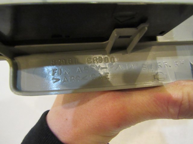 2004 Infiniti M45 Rear RH Passenger Door Switch w/Trim 82960CR900