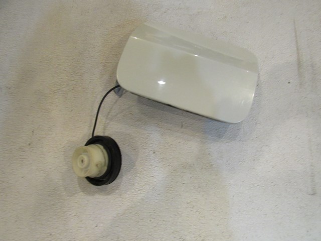 2004 Infiniti M45 Fuel Door w/Gas Cap