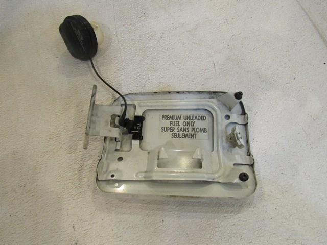 2004 Infiniti M45 Fuel Door w/Gas Cap