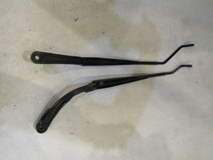 2004 Infiniti M45 Windshield Wiper Arms Set of 2
