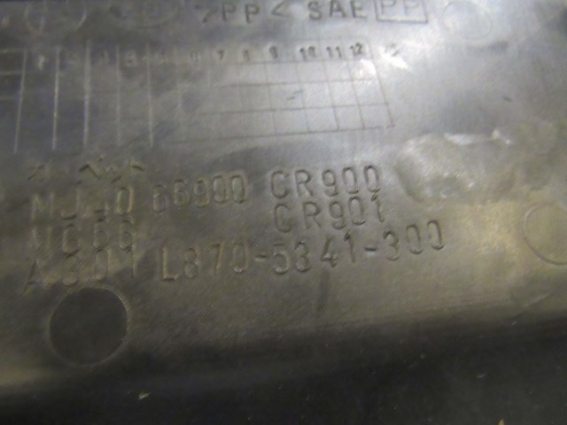 2004 Infiniti M45 Front RH Passenger Kick Panel 66900 CR900