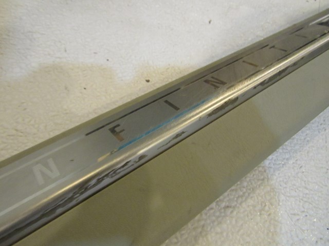 2004 Infiniti M45 Front RH Passenger Door SIll 76951 CR900