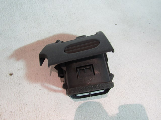 2004 Infiniti M45 RH Pass Dash Vent 68760 CR900