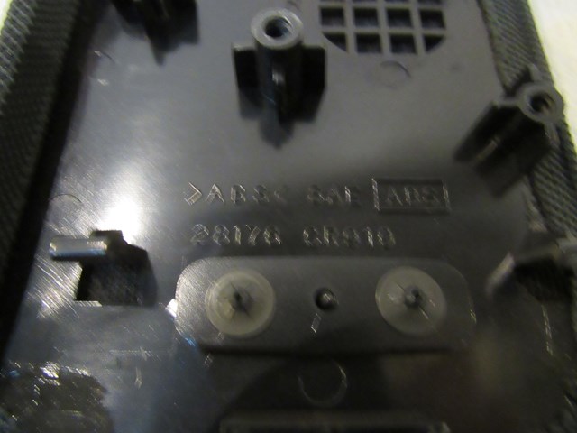 2004 Infiniti M45 RH Dash Speaker Cover 28176 CR910