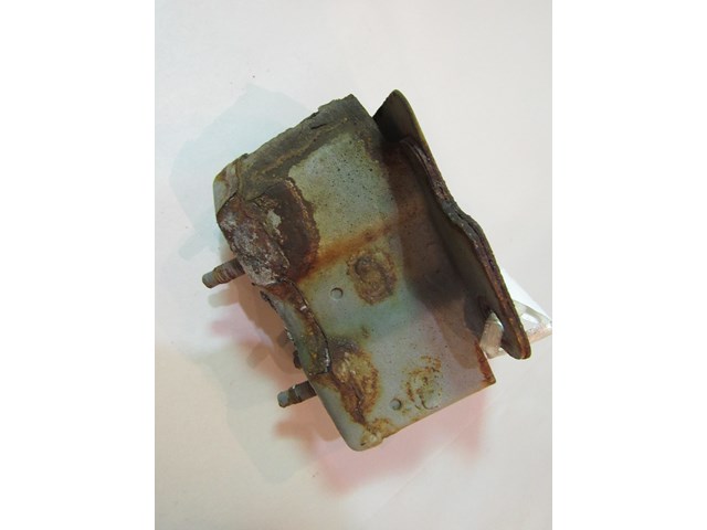 2004 Infiniti M45 Rear RH Passenger Bumper Reinforcement Mount