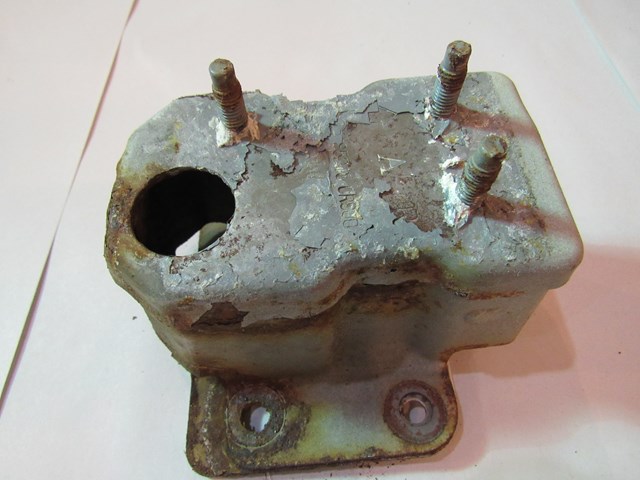 2004 Infiniti M45 Rear RH Passenger Bumper Reinforcement Mount