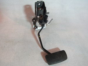2003 2004 Infiniti M45 Brake Pedal
