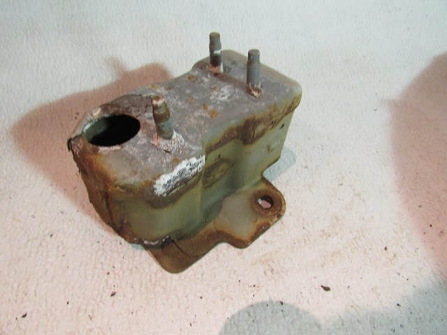 2004 Infiniti M45 Rear LH Driver Bumper Reinforcement Mount