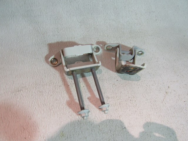 2004 Infiniti M45 Rear LH Driver Door Hinges