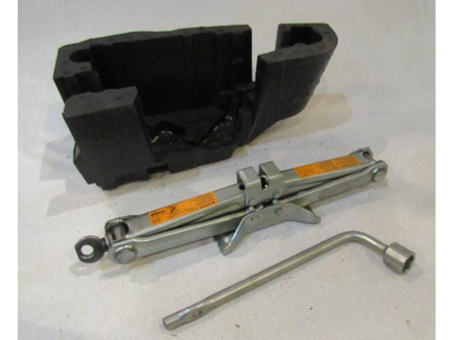 2004 Infiniti M45 Trunk Spacer w/Jack 84975 AG000