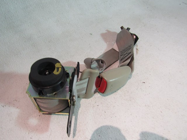 2004 Infiniti M45 Rear Center Seat Belt & Buckle