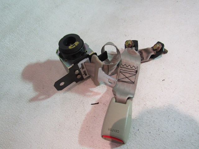 2004 Infiniti M45 Rear Center Seat Belt & Buckle