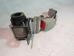 2004 Infiniti M45 Rear Center Seat Belt & Buckle