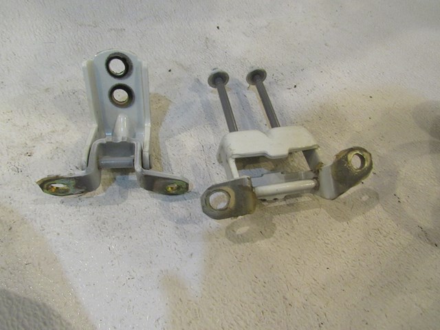 2004 Infiniti M45 Rear RH Passenger Door Hinges