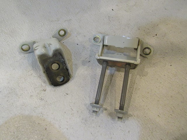 2004 Infiniti M45 Rear RH Passenger Door Hinges