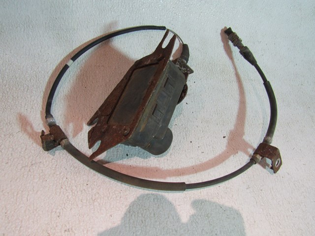 2004 Infiniti M45 Actuator Cable from Resonator