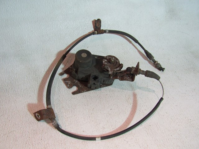 2004 Infiniti M45 Actuator Cable from Resonator
