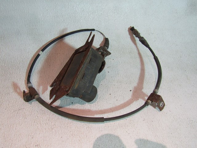 2004 Infiniti M45 Actuator Cable from Resonator