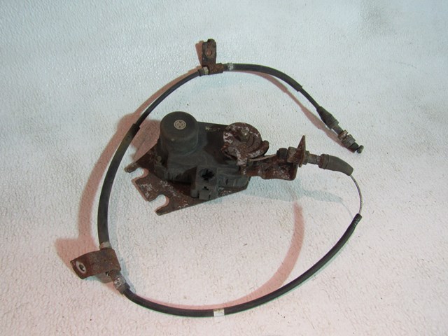 2004 Infiniti M45 Actuator Cable from Resonator