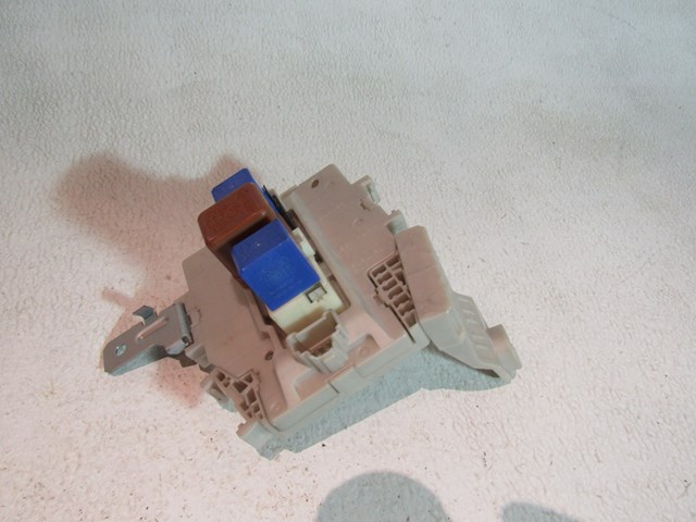 2004 Infiniti M45 Engine Fuse Box