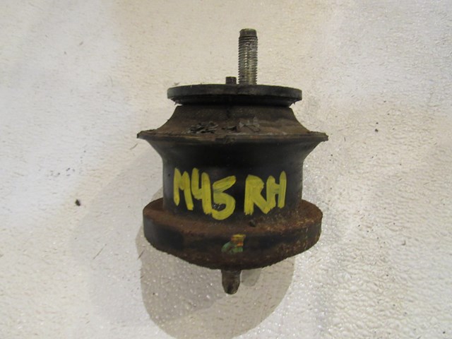 2004 Infiniti M45 RH Passenger Engine Mount Motor Mount