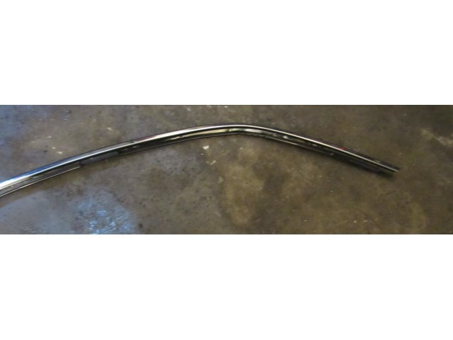 2004 Infiniti M45 RH Passenger Side Exterior Window Trim