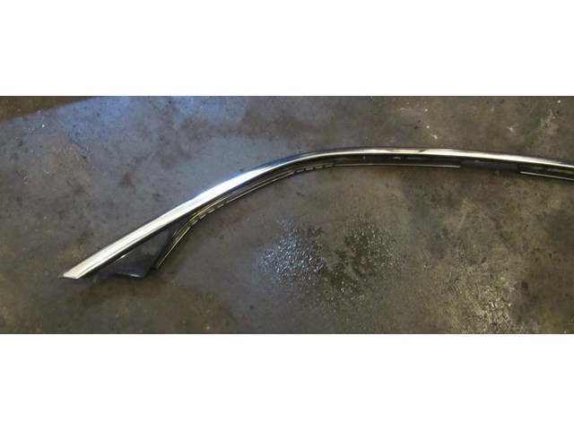 2004 Infiniti M45 RH Passenger Side Exterior Window Trim