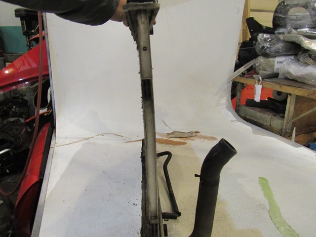 03 04 Infiniti M45 Radiator Missing Pin