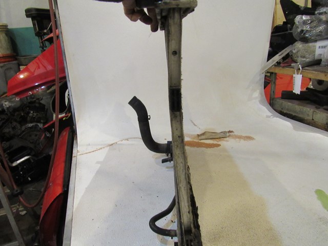 03 04 Infiniti M45 Radiator Missing Pin