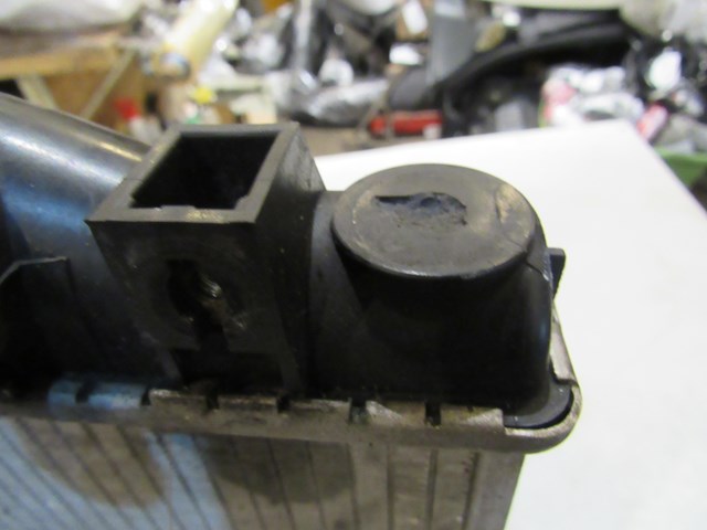 03 04 Infiniti M45 Radiator Missing Pin