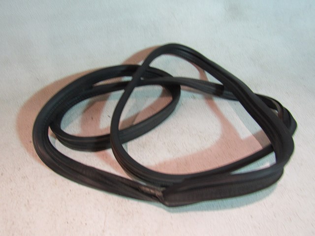 03 04 05 06 07  Infiniti G35 Coupe Trunk Seal