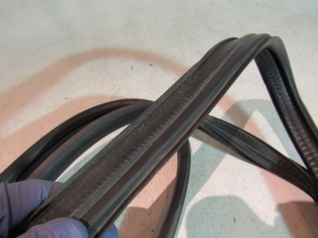 03 04 05 06 07  Infiniti G35 Coupe Trunk Seal