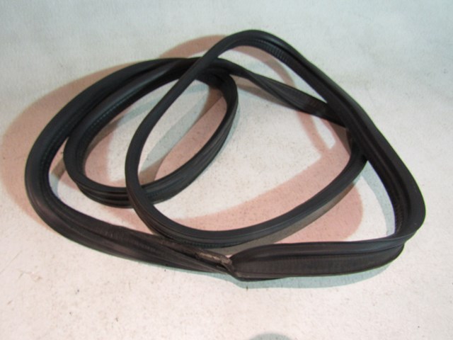 03 04 05 06 07  Infiniti G35 Coupe Trunk Seal