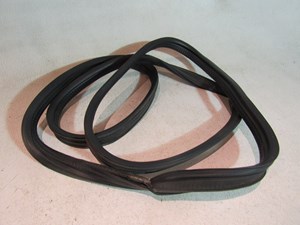 03 04 05 06 07  Infiniti G35 Coupe Trunk Seal