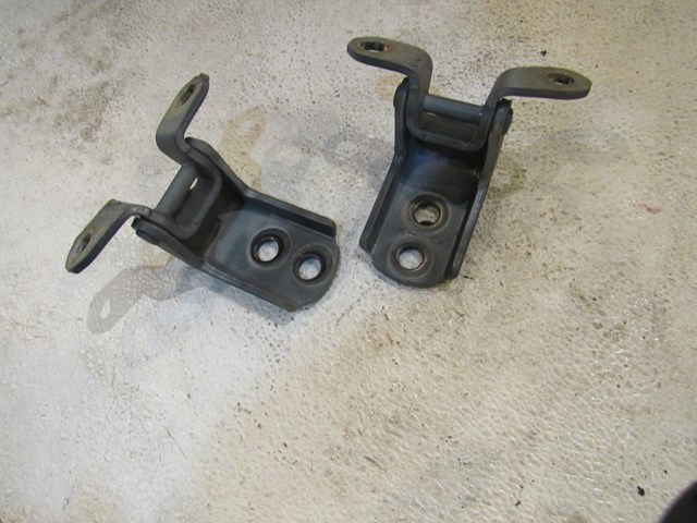 2006 Infiniti G35 Coupe RH Passenger Door Hinges